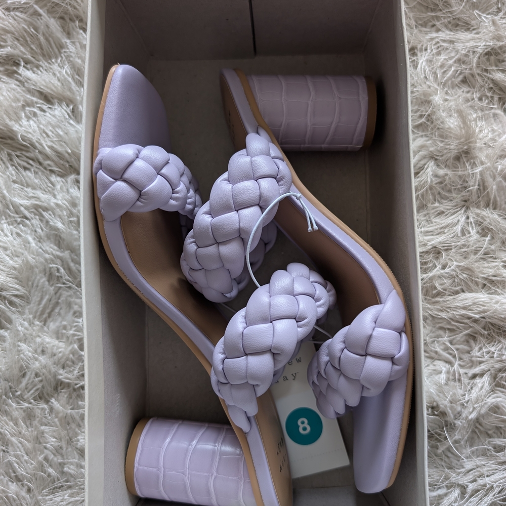 Lavender Heels - Picture 4 of 5